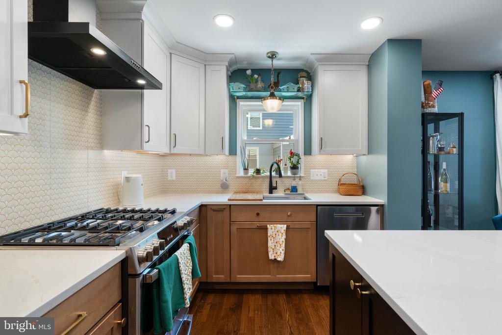 6011 WILLIAMSBURG ROAD