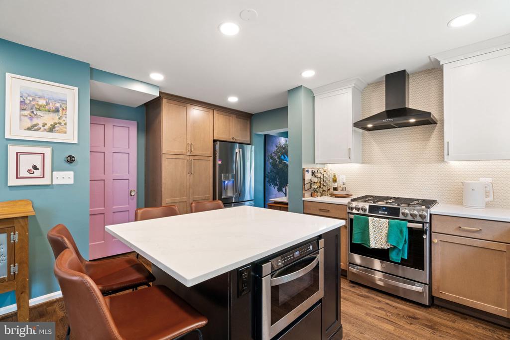 6011 WILLIAMSBURG ROAD