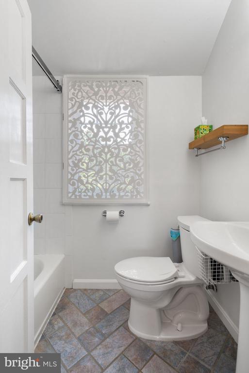 6011 WILLIAMSBURG ROAD