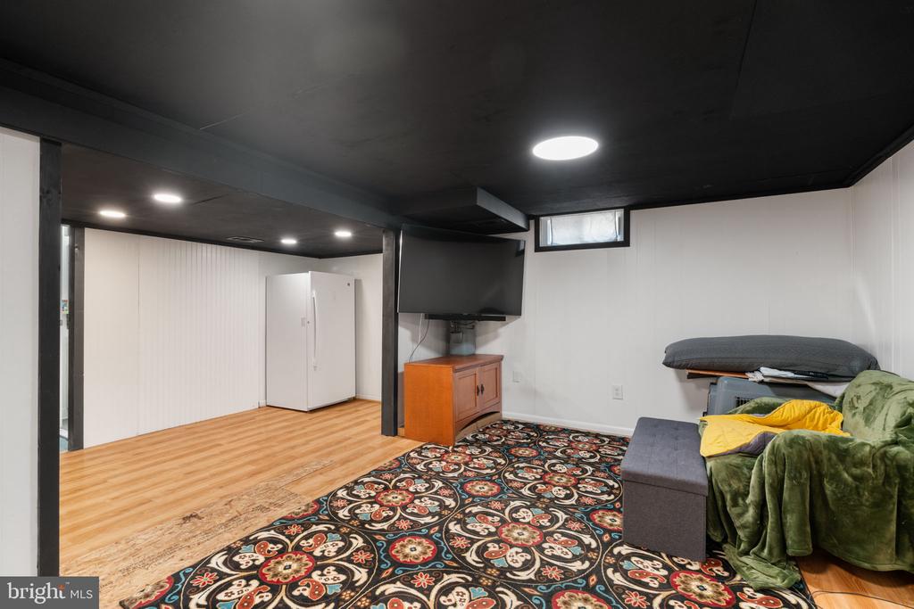 6011 WILLIAMSBURG ROAD