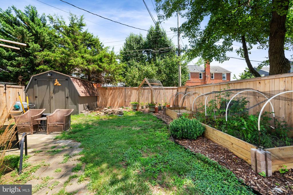 6011 WILLIAMSBURG ROAD
