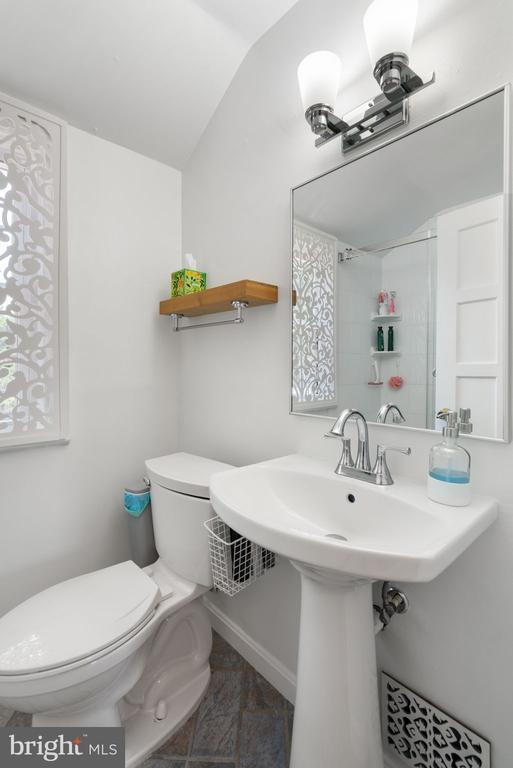 6011 WILLIAMSBURG ROAD