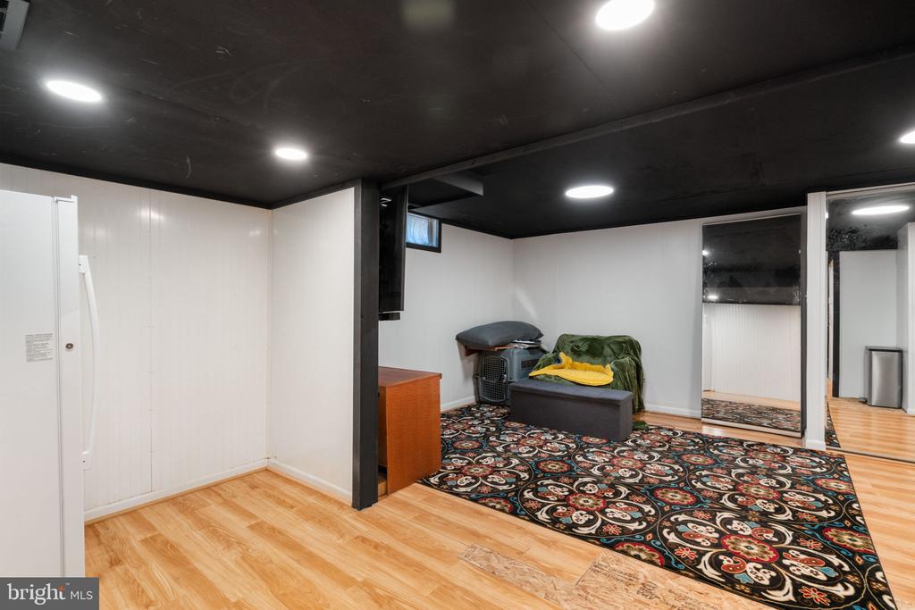 6011 WILLIAMSBURG ROAD