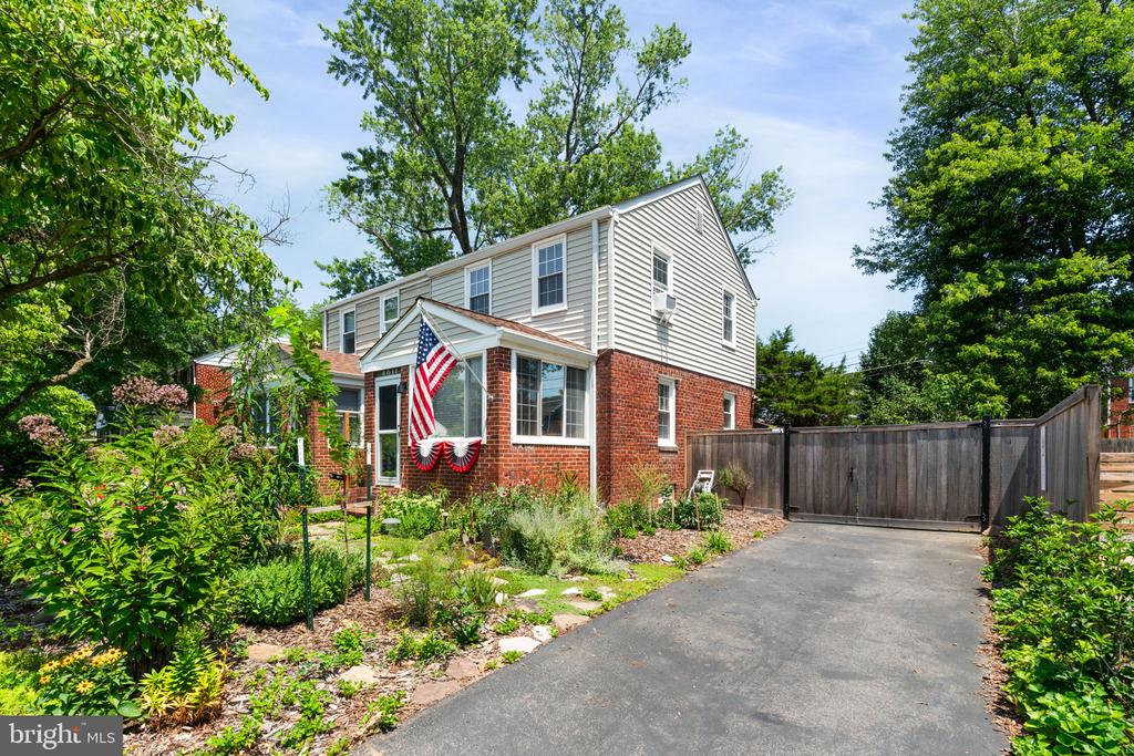 6011 WILLIAMSBURG ROAD