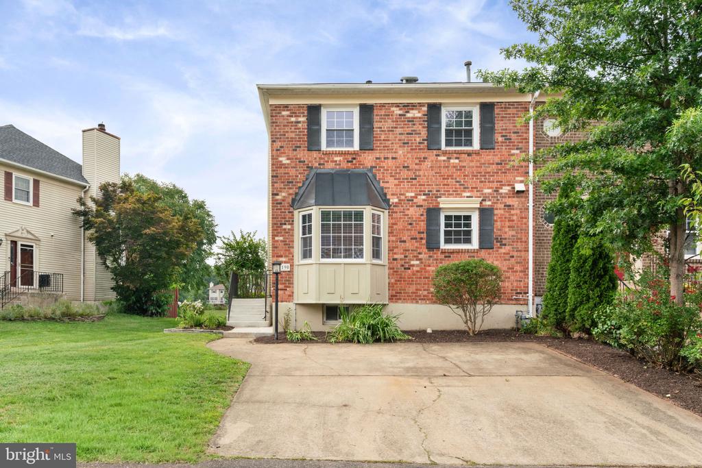 7190 LAKE COVE DRIVE