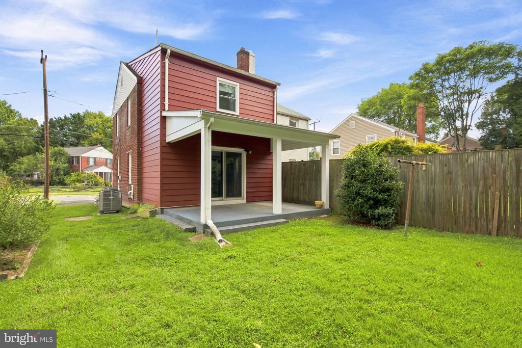 5922 EDGEHILL COURT