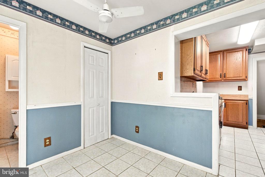 5922 EDGEHILL COURT