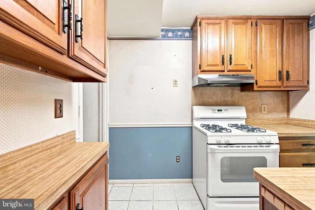 5922 EDGEHILL COURT