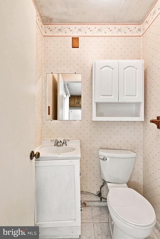 5922 EDGEHILL COURT