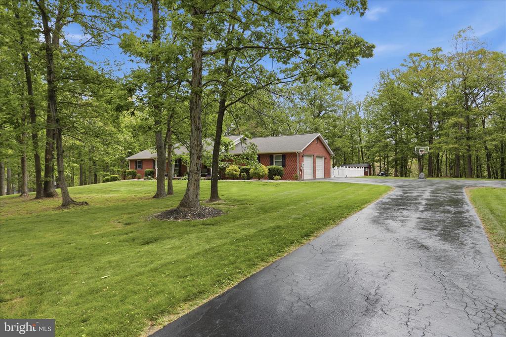 435 SUMMIT DRIVE