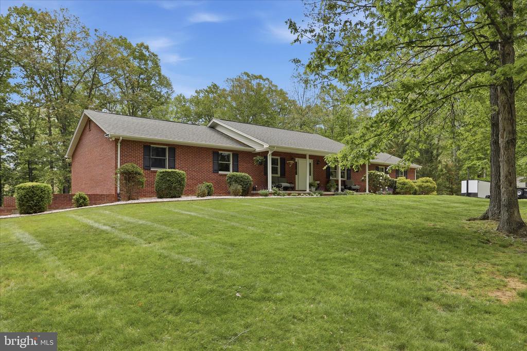 435 SUMMIT DRIVE
