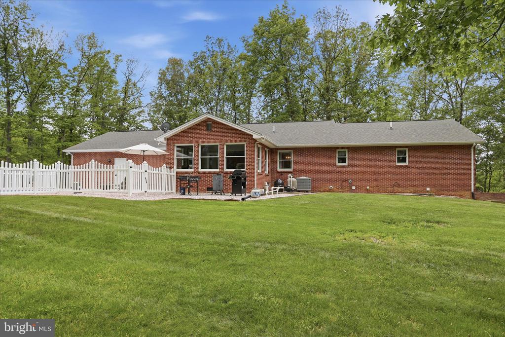 435 SUMMIT DRIVE
