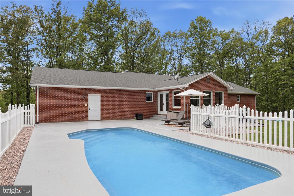 435 SUMMIT DRIVE