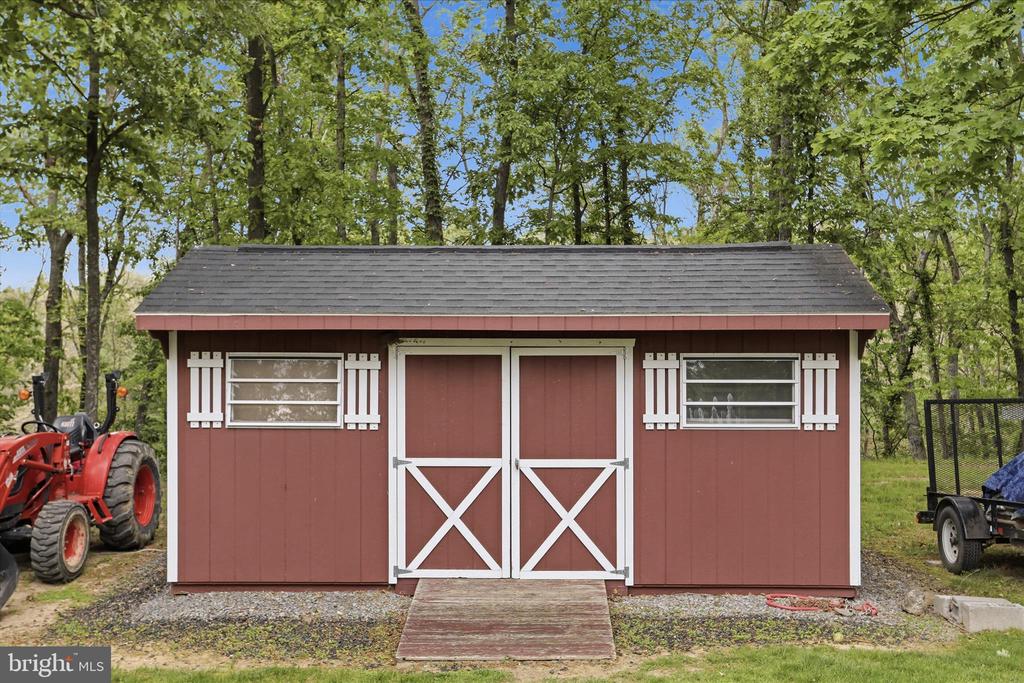 435 SUMMIT DRIVE