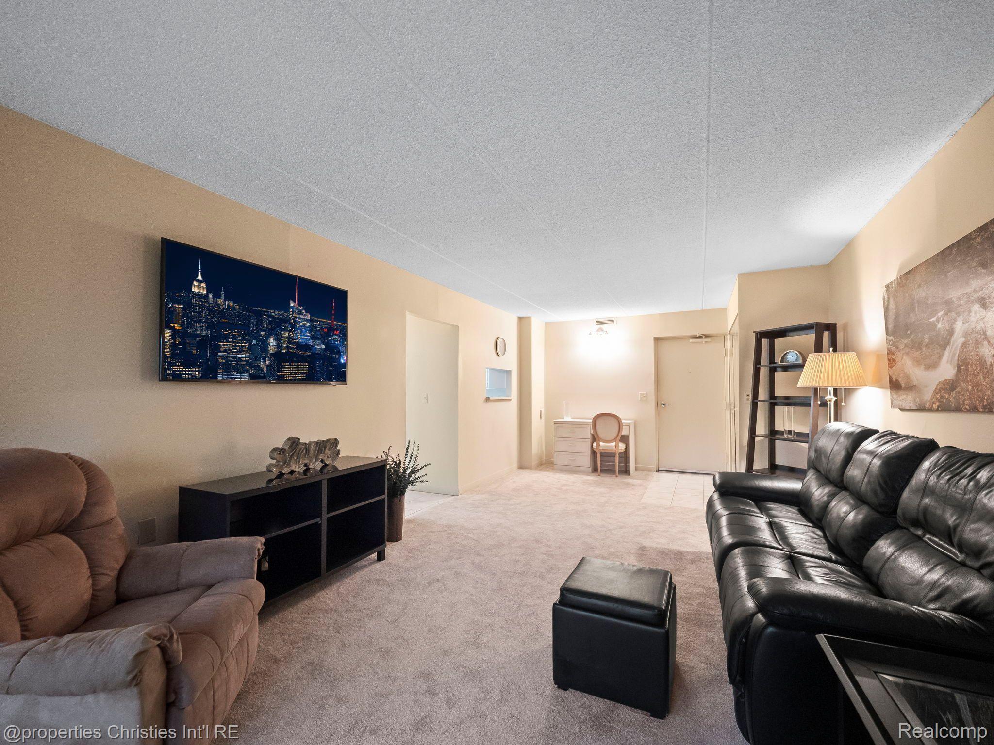 21800 MORLEY Avenue Unit: 402