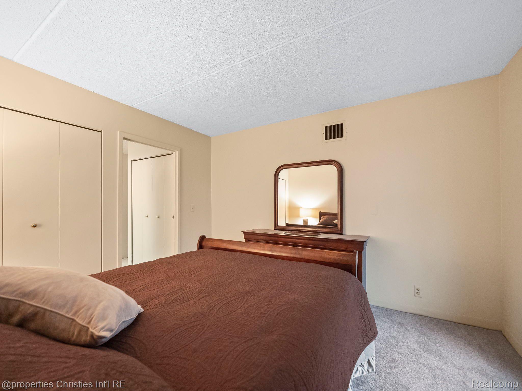 21800 MORLEY Avenue Unit: 402