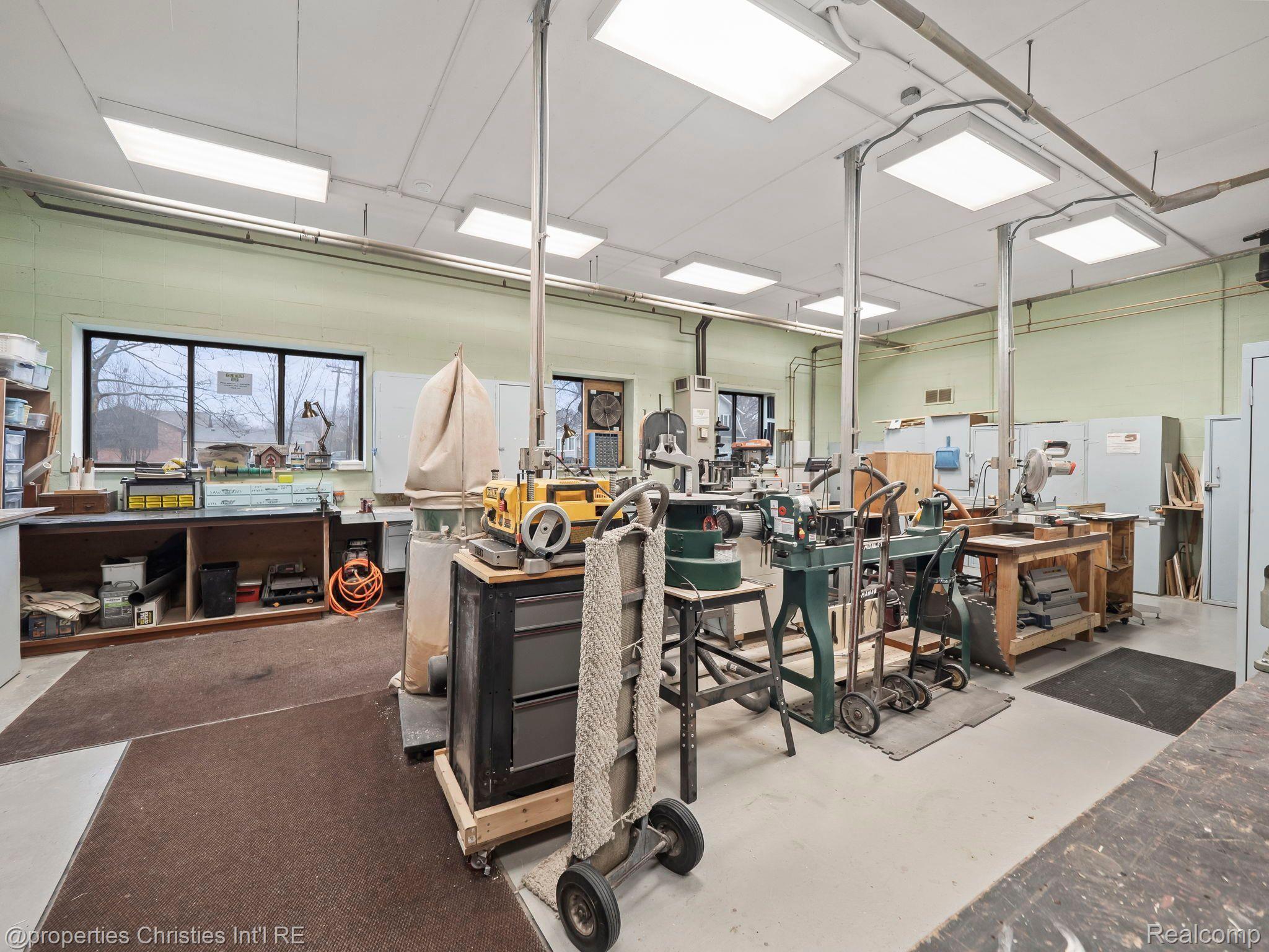 21800 MORLEY Avenue Unit: 402