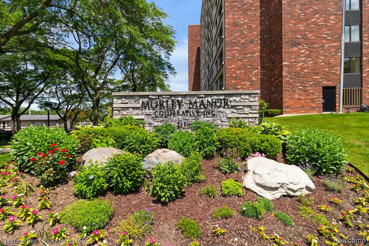 21800 MORLEY Avenue Unit: 402