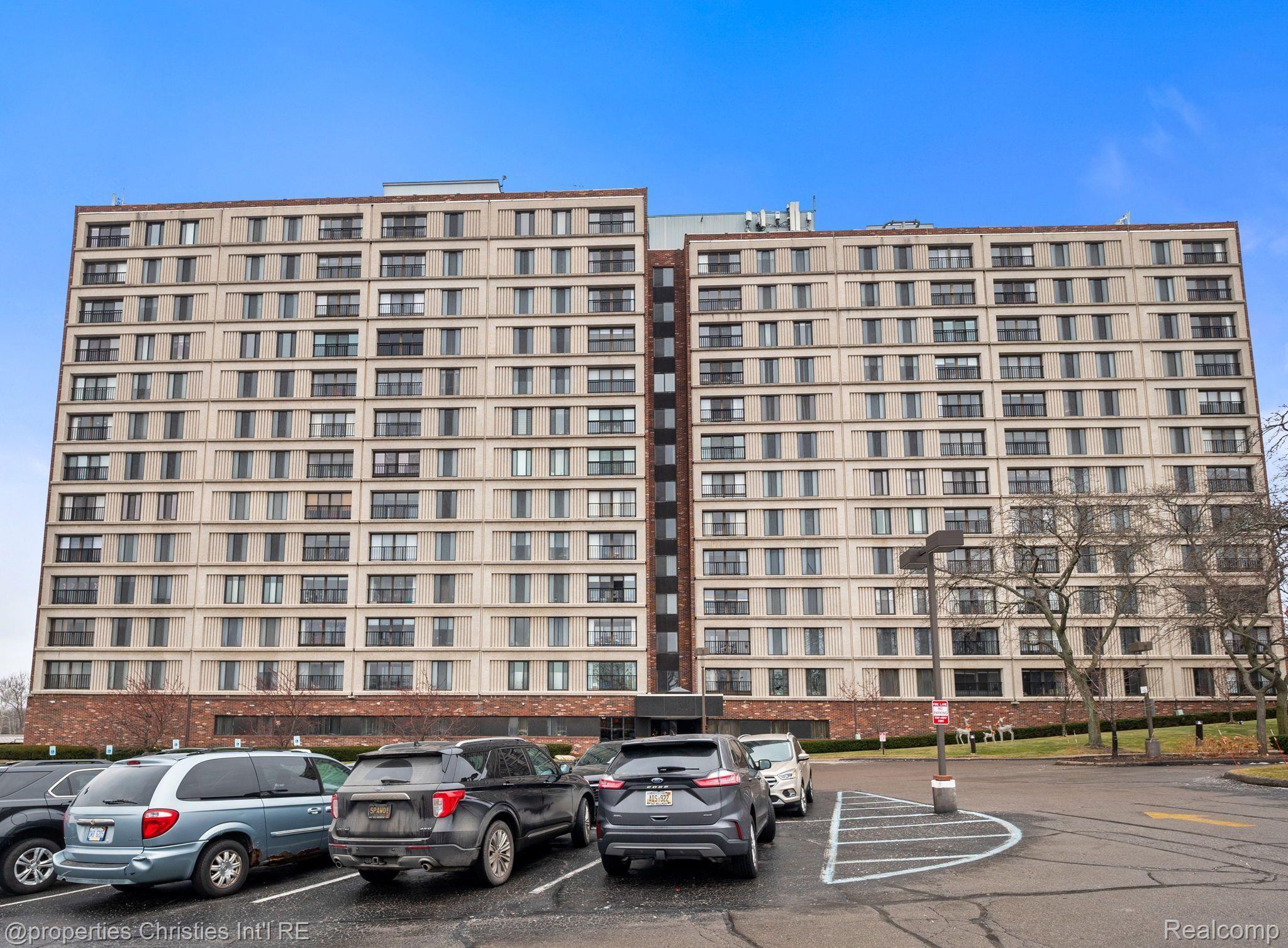 21800 MORLEY Avenue Unit: 402