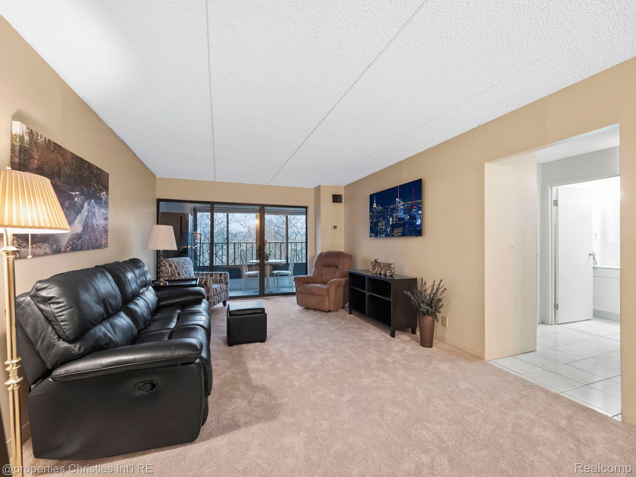 21800 MORLEY Avenue Unit: 402
