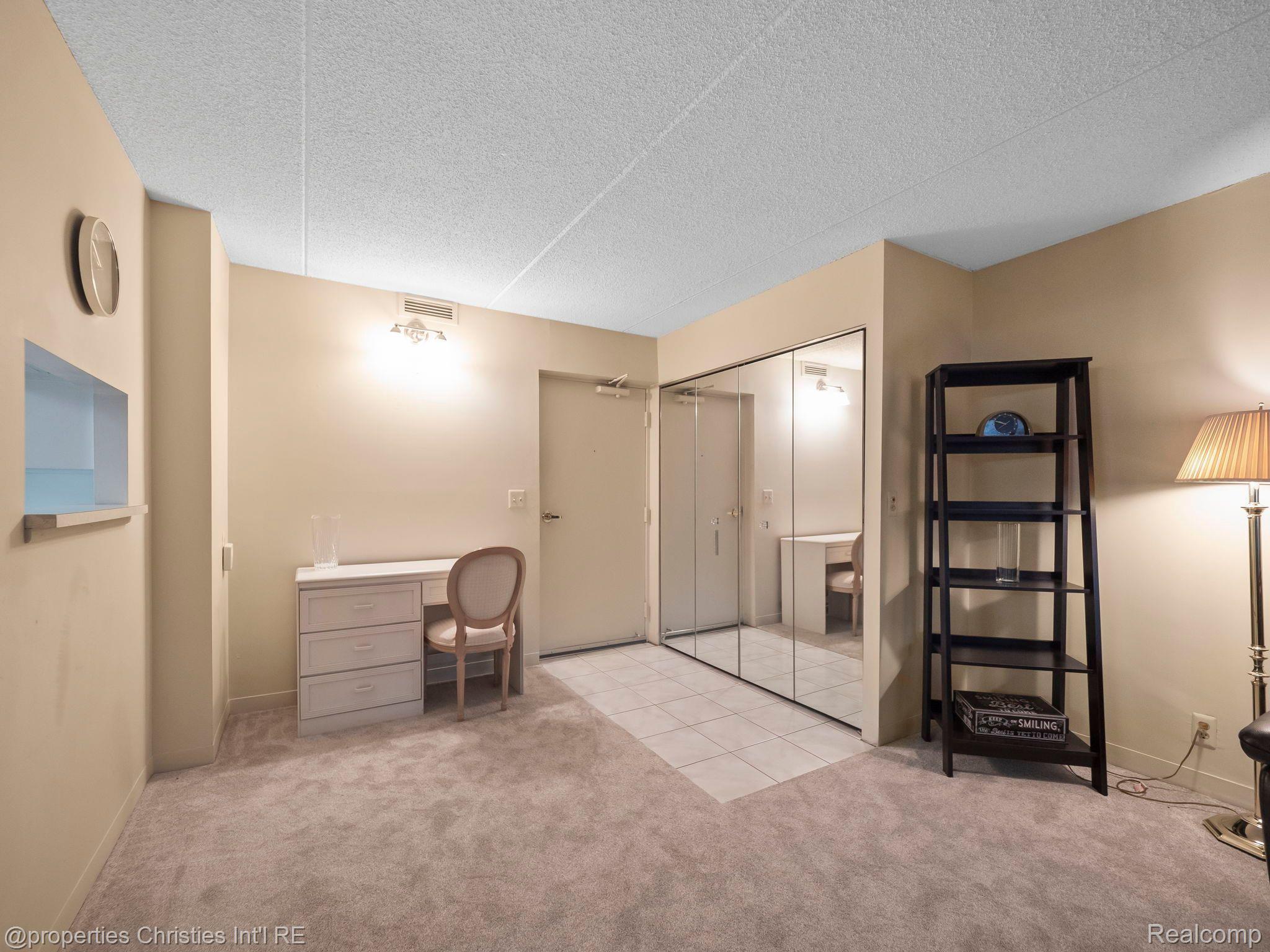 21800 MORLEY Avenue Unit: 402