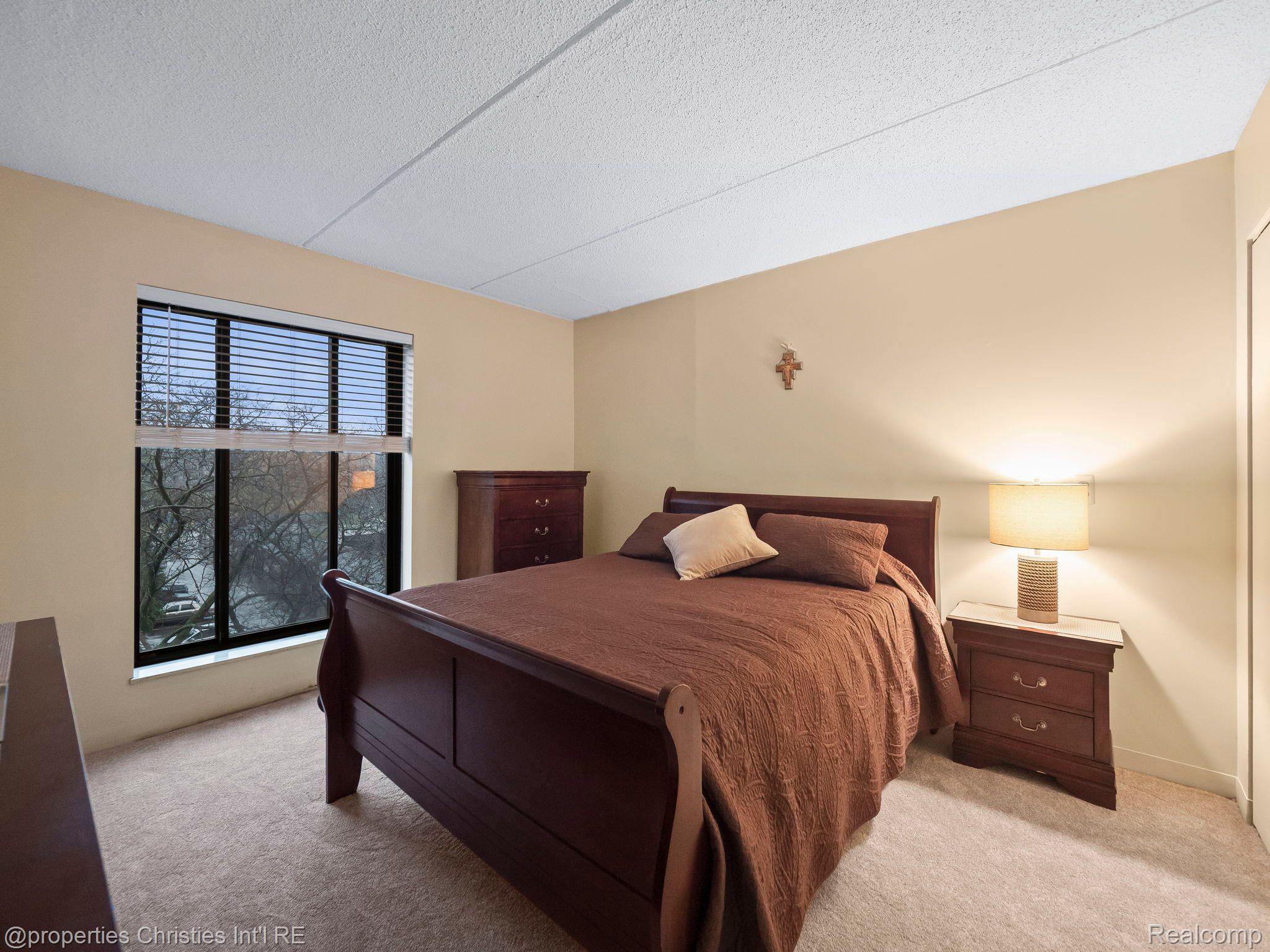 21800 MORLEY Avenue Unit: 402