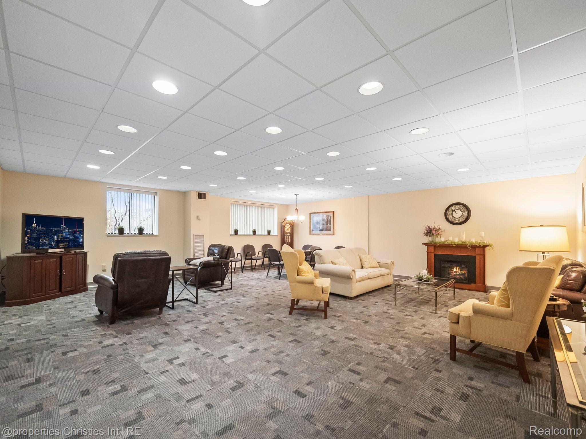 21800 MORLEY Avenue Unit: 402