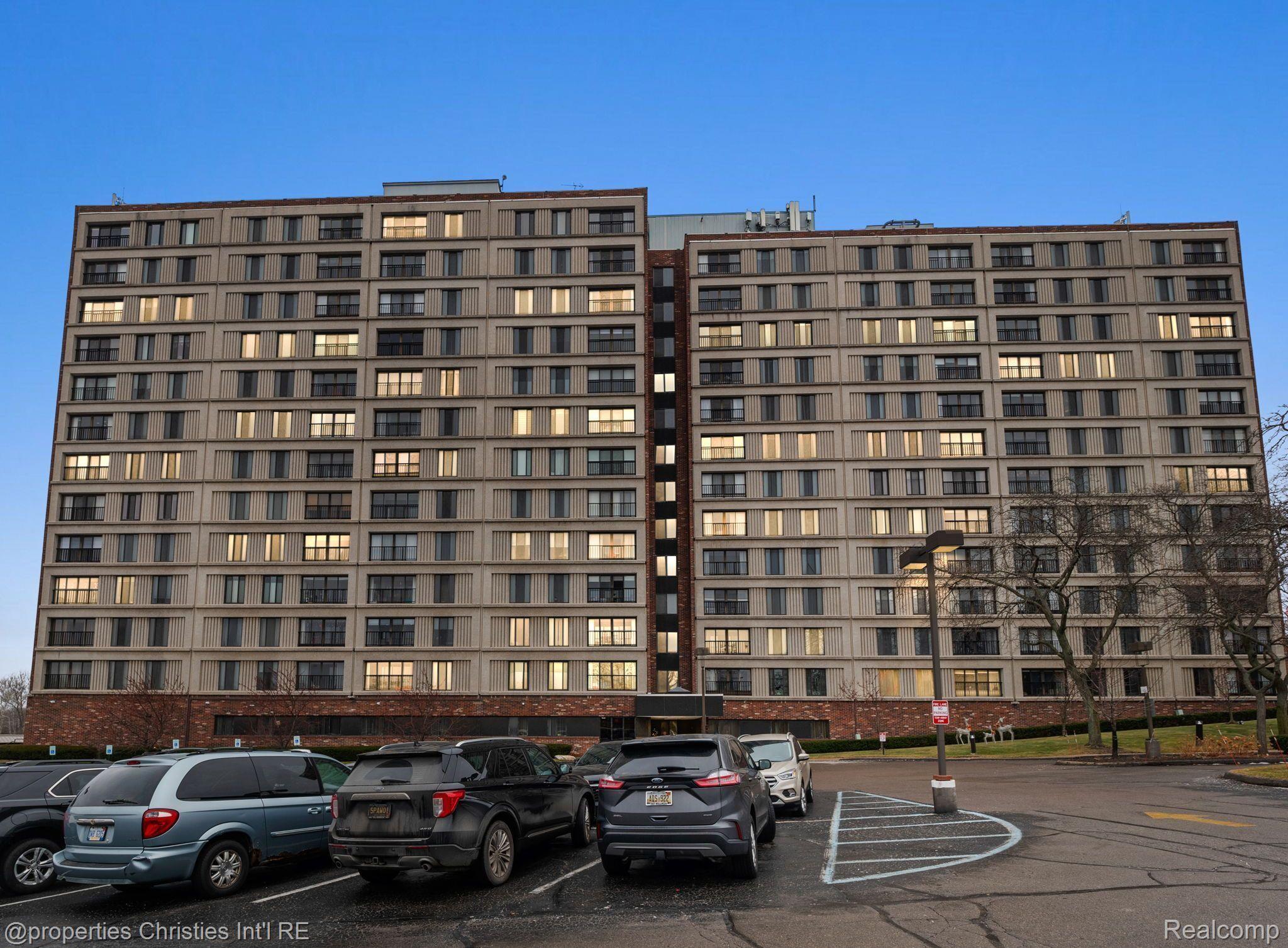 21800 MORLEY Avenue Unit: 402