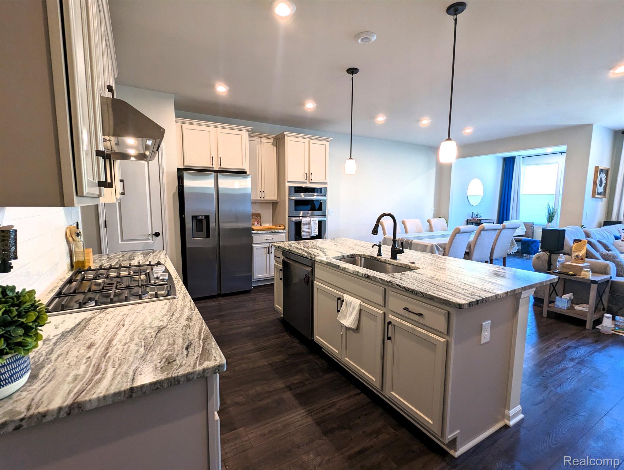 4709 BROOMFIELD Way