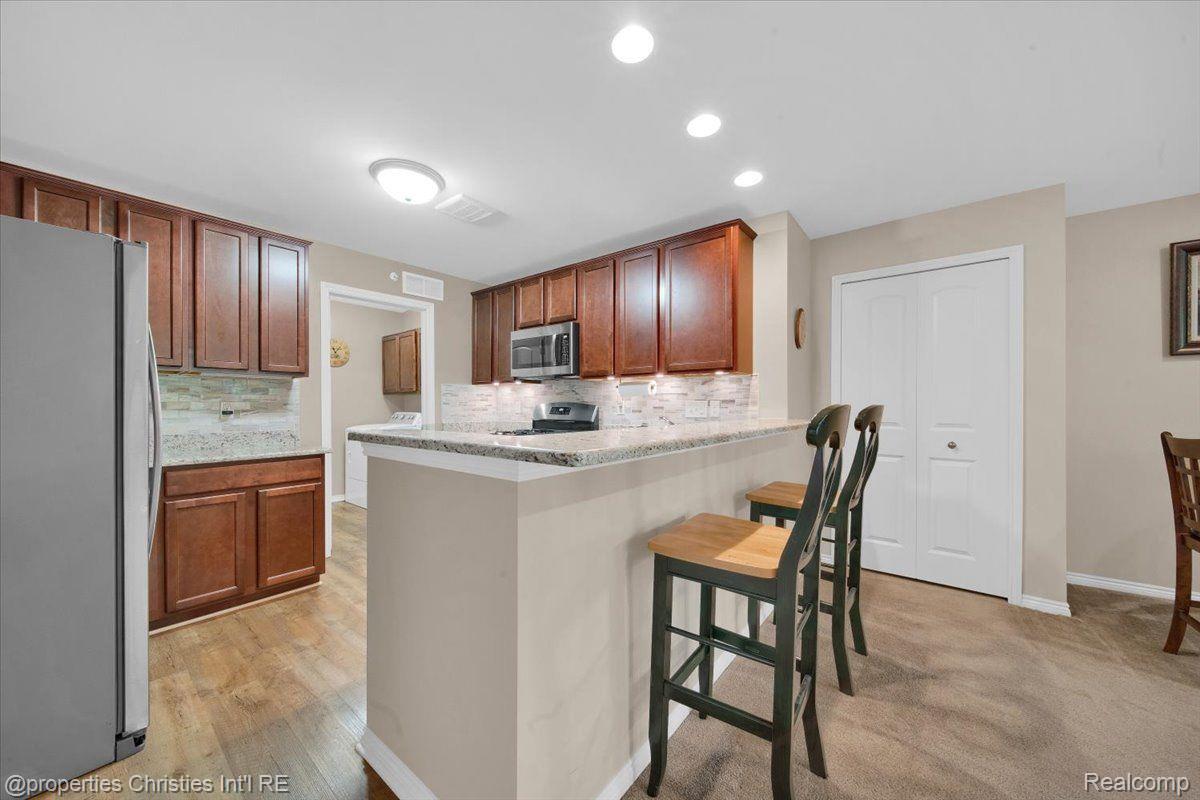 7033 BOULDER POINTE Drive