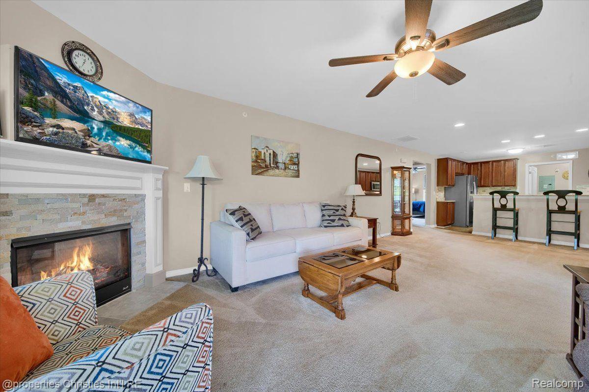 7033 BOULDER POINTE Drive