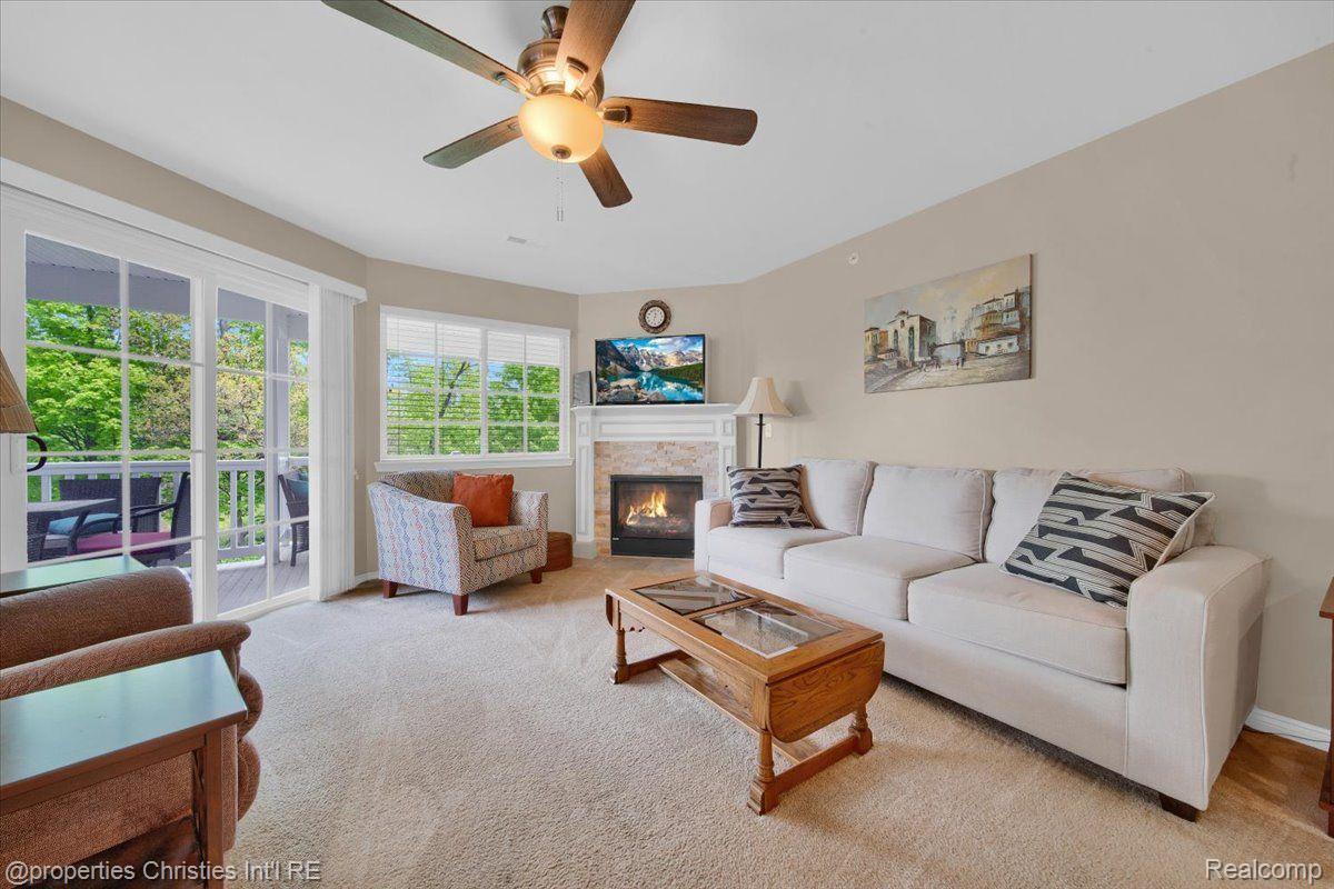 7033 BOULDER POINTE Drive