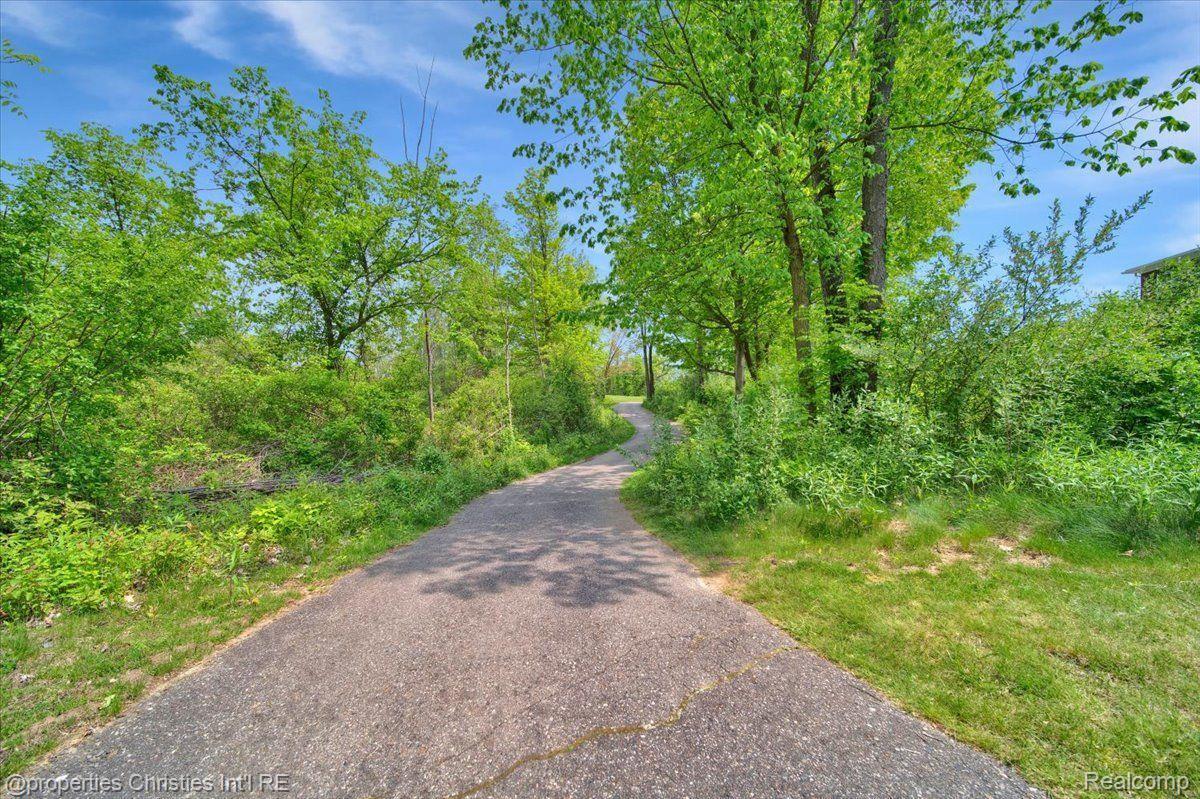 7033 BOULDER POINTE Drive