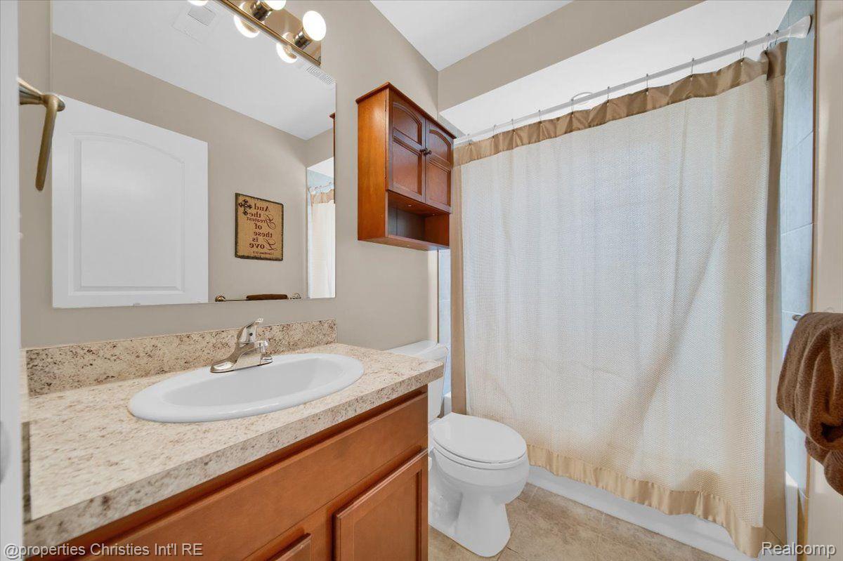 7033 BOULDER POINTE Drive