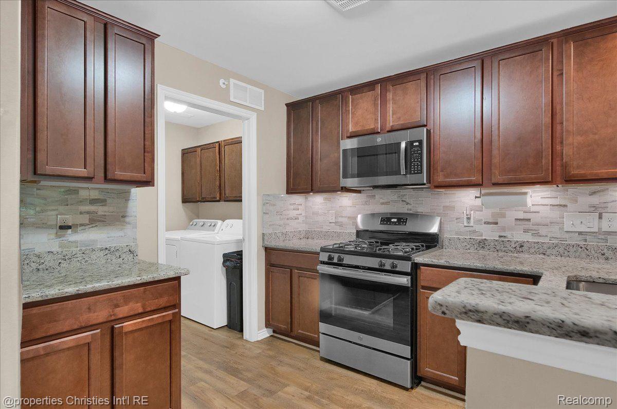 7033 BOULDER POINTE Drive