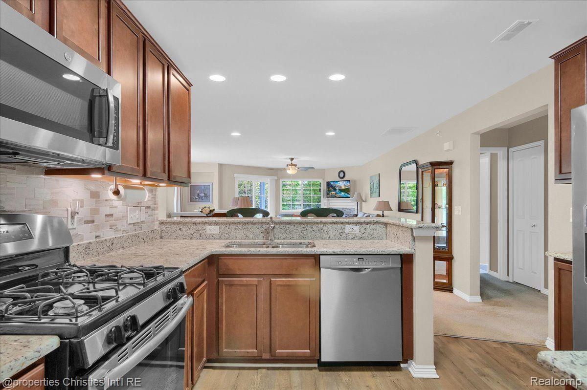 7033 BOULDER POINTE Drive