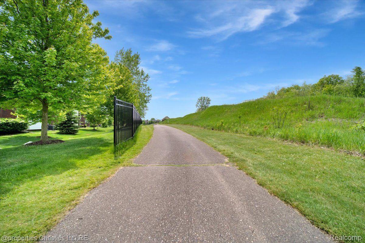 7033 BOULDER POINTE Drive