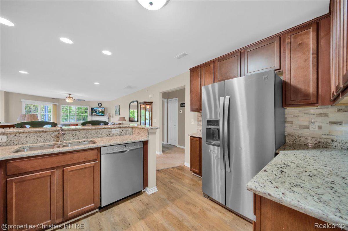7033 BOULDER POINTE Drive