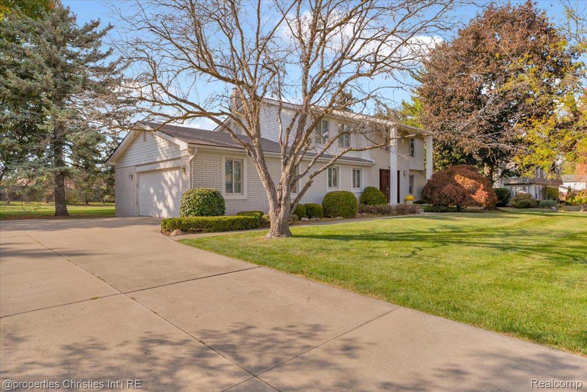 6260 Nicholas Drive