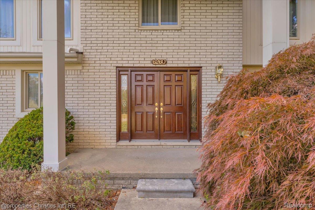 6260 Nicholas Drive