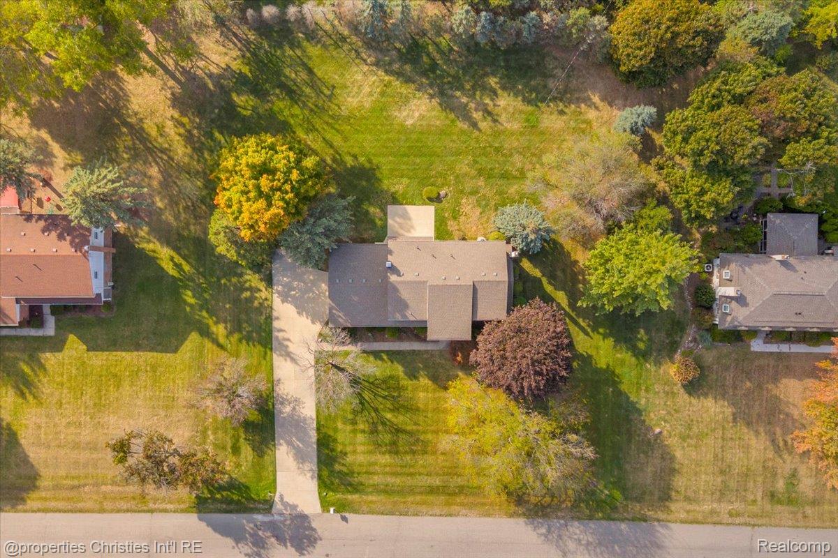 6260 Nicholas Drive