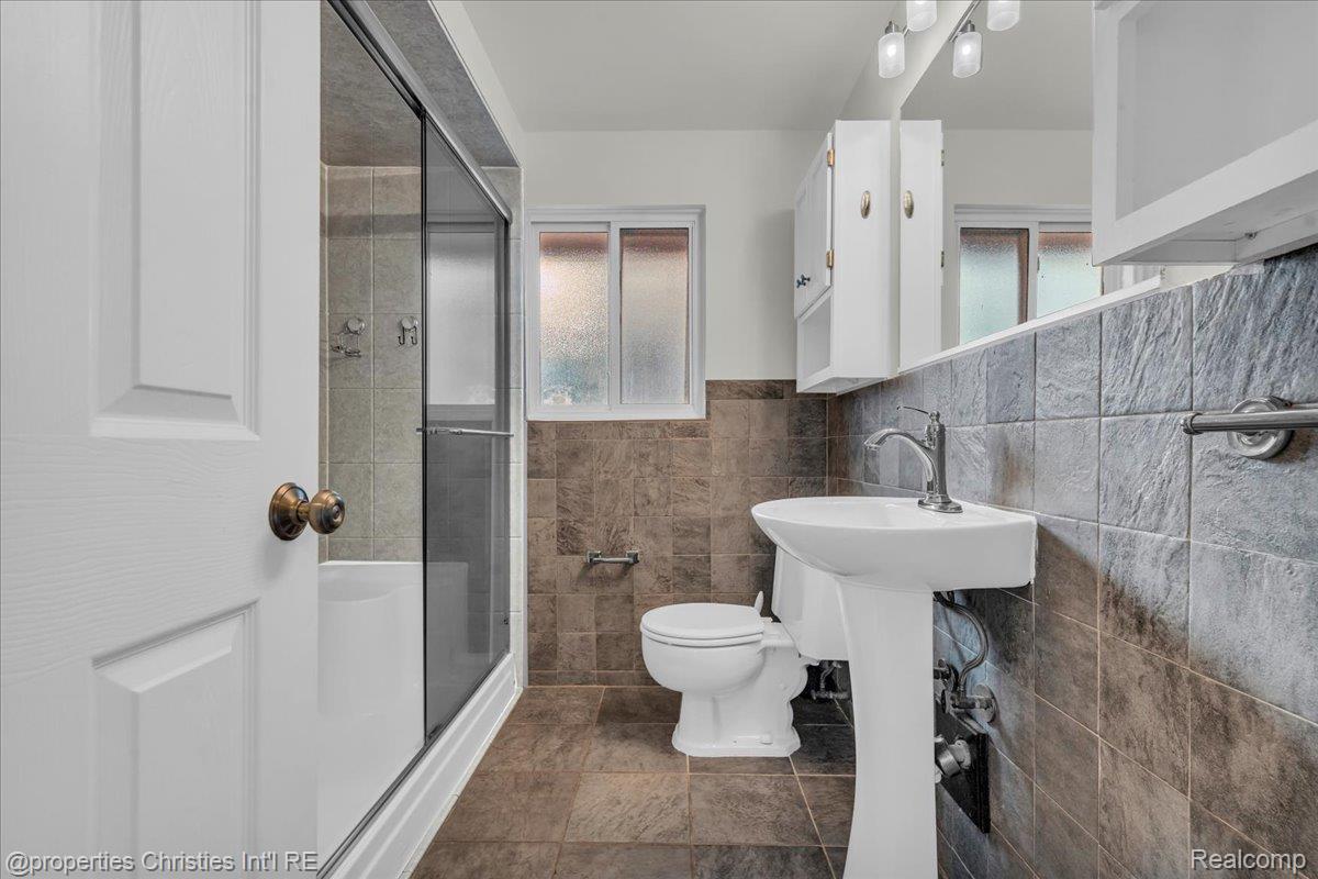 1039 N Old Woodward Avenue 3