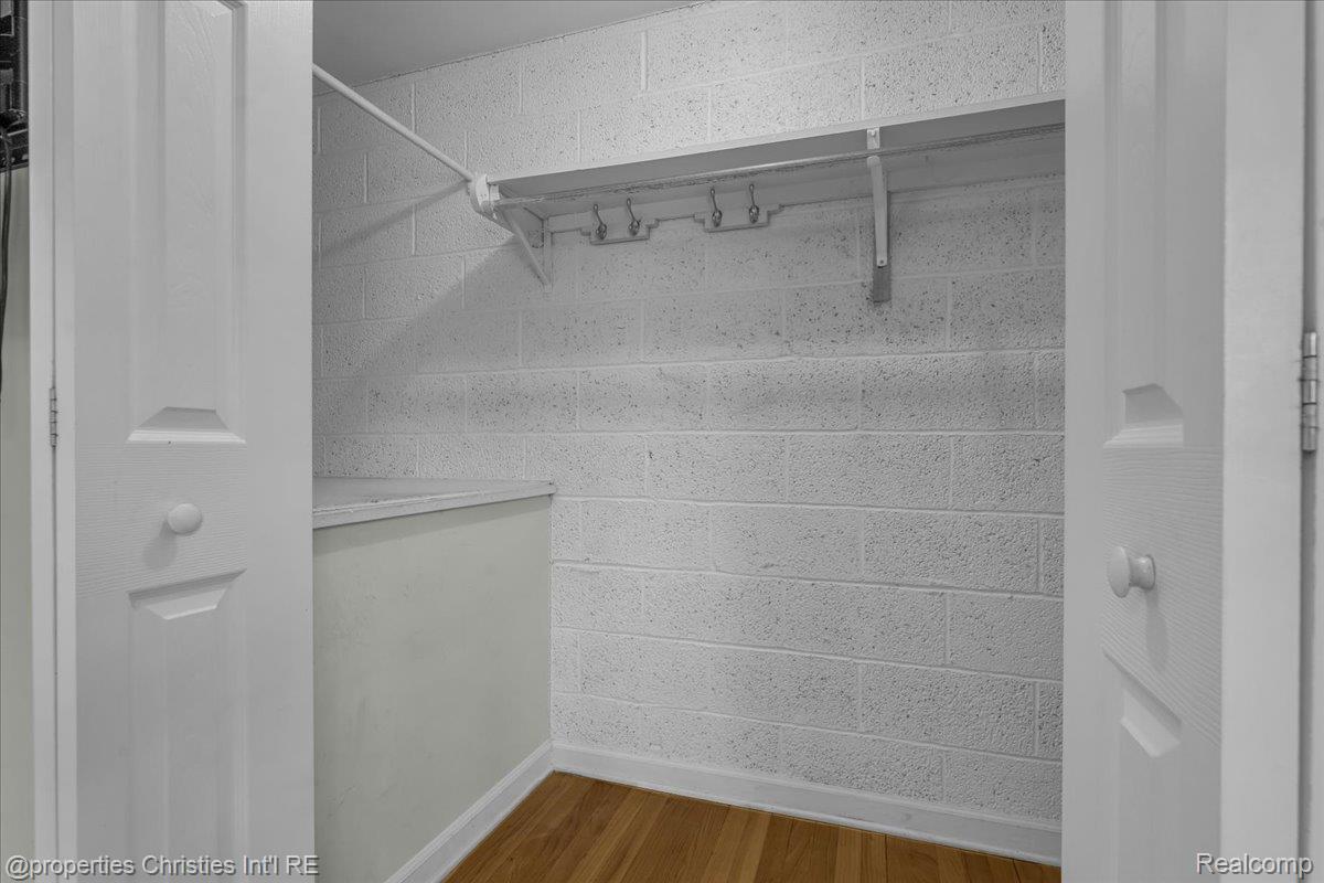 1039 N Old Woodward Avenue 3