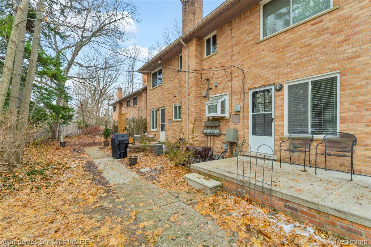 1039 N Old Woodward Avenue 3