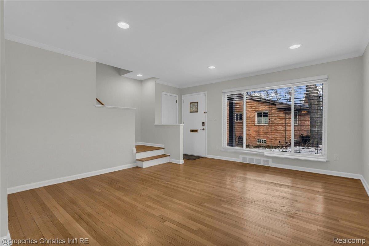 1039 N Old Woodward Avenue 3