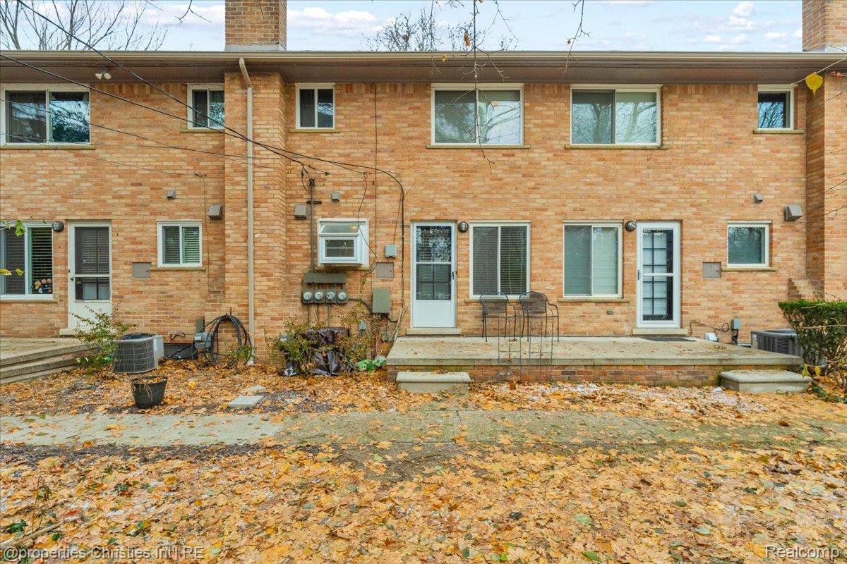 1039 N Old Woodward Avenue 3