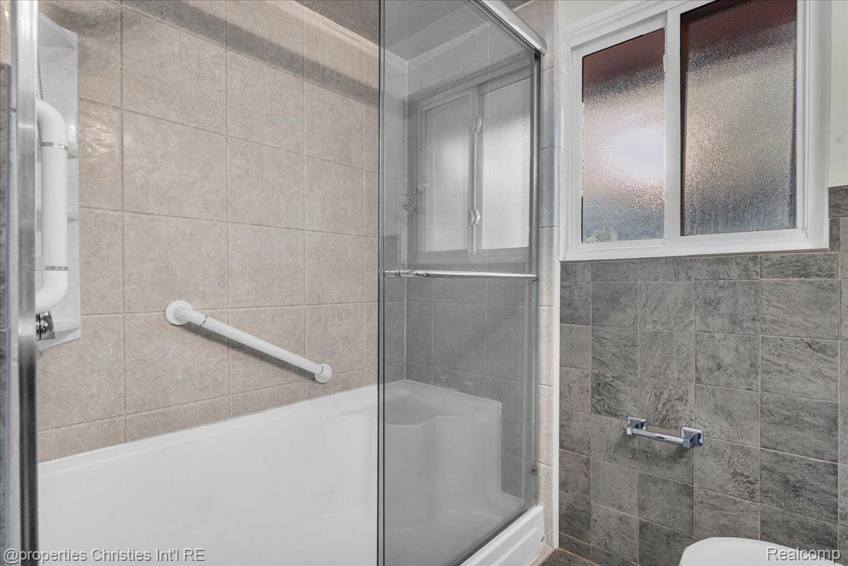 1039 N Old Woodward Avenue 3