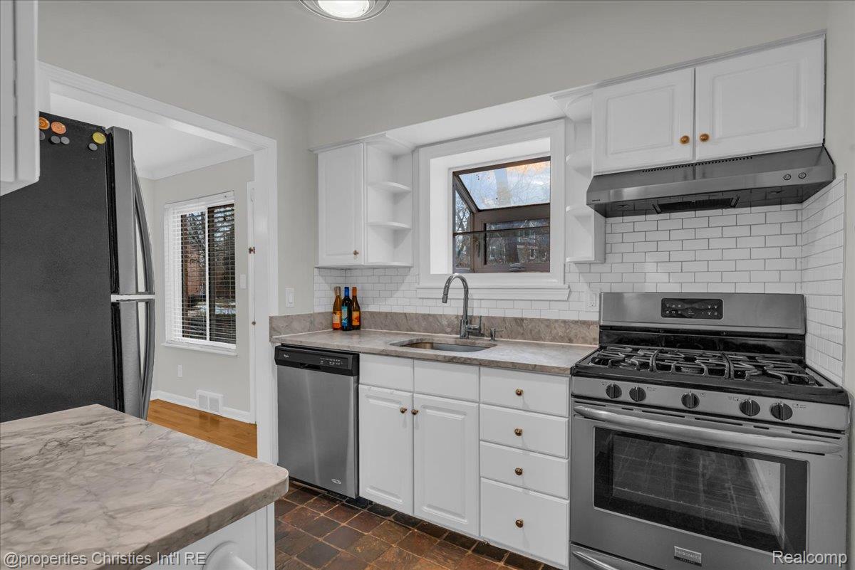 1039 N Old Woodward Avenue 3