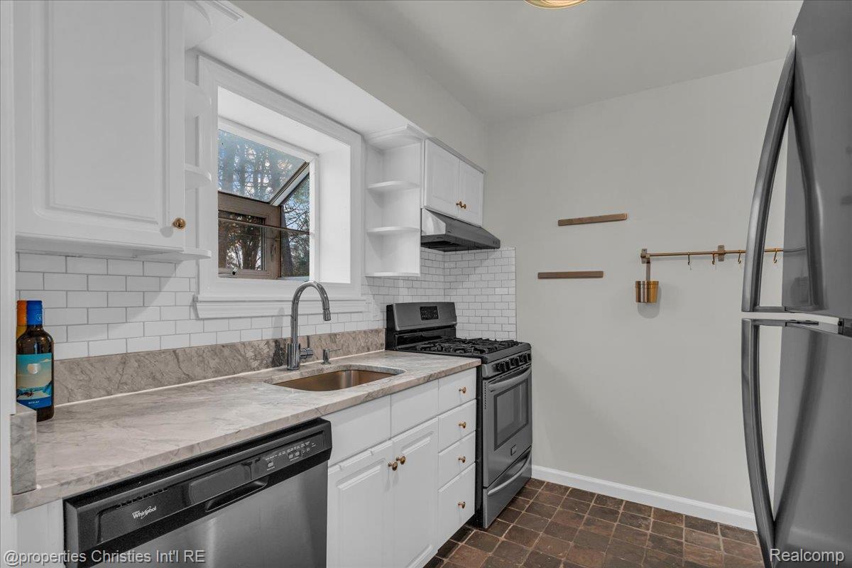 1039 N Old Woodward Avenue 3