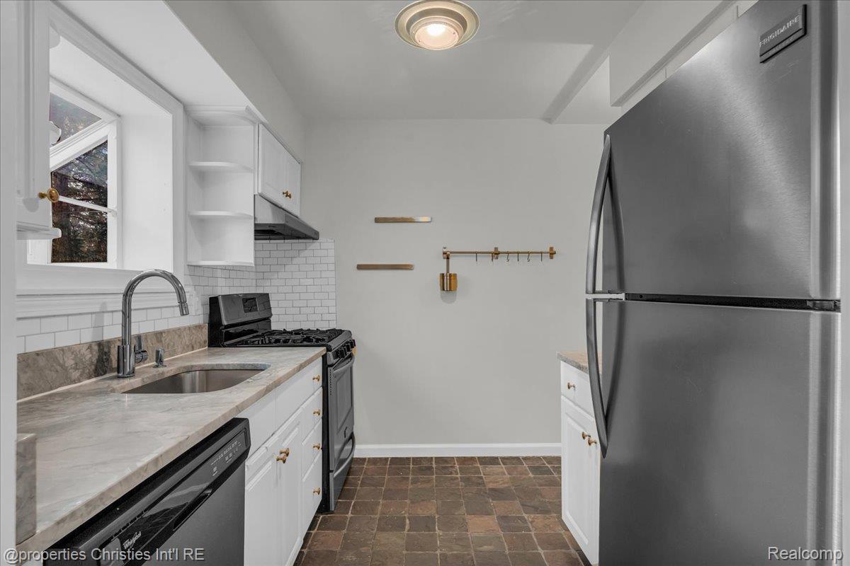 1039 N Old Woodward Avenue 3